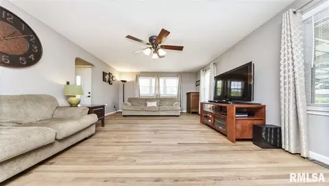 527 E Yeiser St, Macomb, IL 61455 photo 7