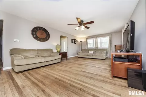 527 E Yeiser St, Macomb, IL 61455 photo 8