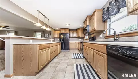 527 E Yeiser St, Macomb, IL 61455 photo 9
