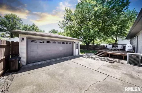 527 E Yeiser St, Macomb, IL 61455 photo 6