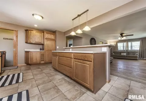 527 E Yeiser St, Macomb, IL 61455 photo 11