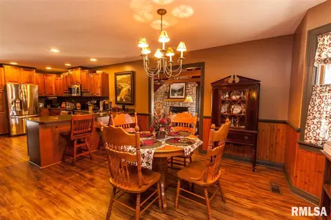 202 W Hillside Ct, Dunlap, IL 61525 photo 2