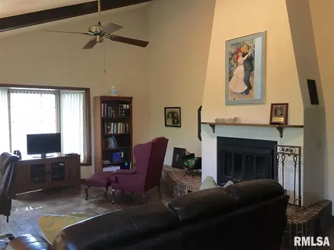 555 Meadow Dr, Macomb, IL 61455 photo 19