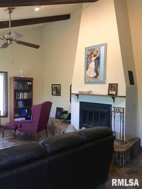 555 Meadow Dr, Macomb, IL 61455 photo 20