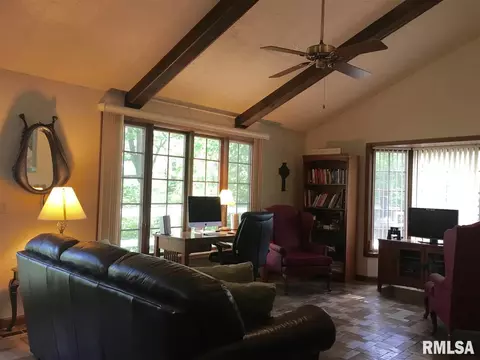 555 Meadow Dr, Macomb, IL 61455 photo 21