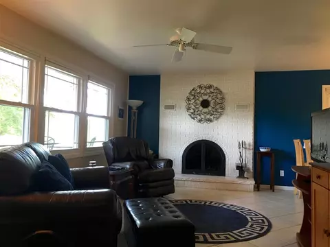 555 Meadow Dr, Macomb, IL 61455 photo 4