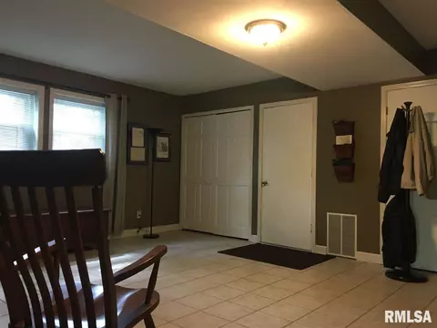 555 Meadow Dr, Macomb, IL 61455 photo 23