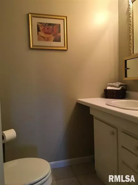 555 Meadow Dr, Macomb, IL 61455 photo 25