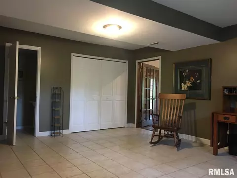 555 Meadow Dr, Macomb, IL 61455 photo 24