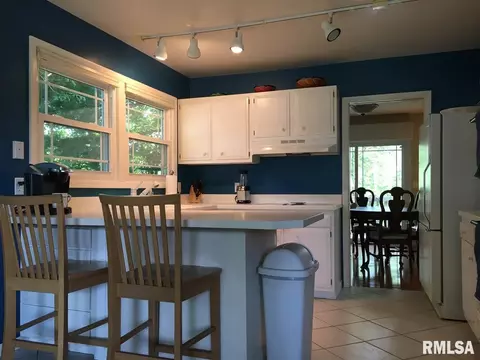 555 Meadow Dr, Macomb, IL 61455 photo 10