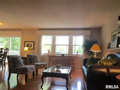 555 Meadow Dr, Macomb, IL 61455 photo 7