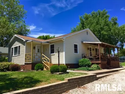 819 E 2nd, Delavan, IL 61734 photo 2