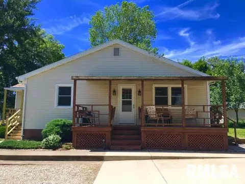 819 E 2nd, Delavan, IL 61734 photo 4