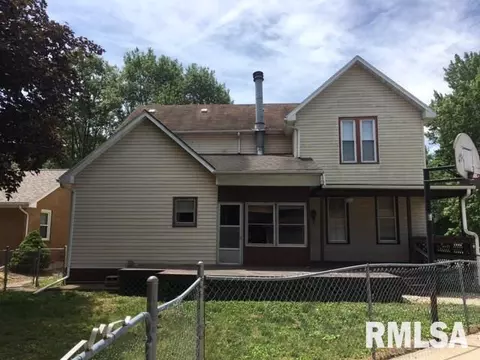 149 E Oak St, Canton, IL 61520 photo 2