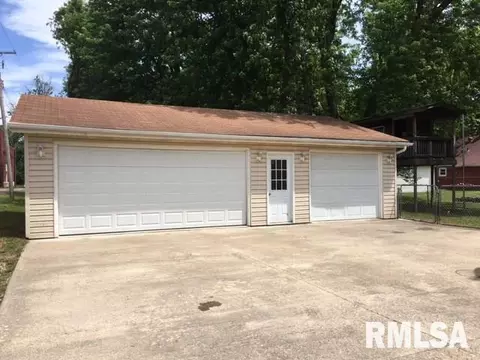 149 E Oak St, Canton, IL 61520 photo 3