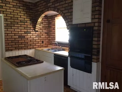 149 E Oak St, Canton, IL 61520 photo 8
