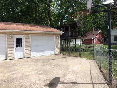 149 E Oak St, Canton, IL 61520 photo 5
