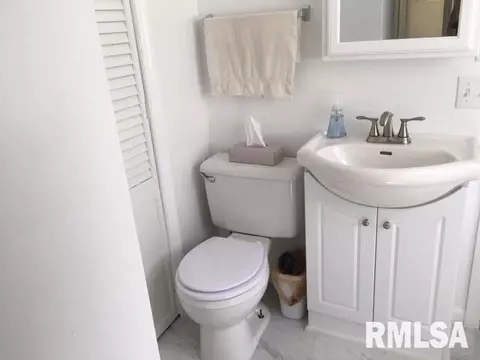 149 E Oak St, Canton, IL 61520 photo 15