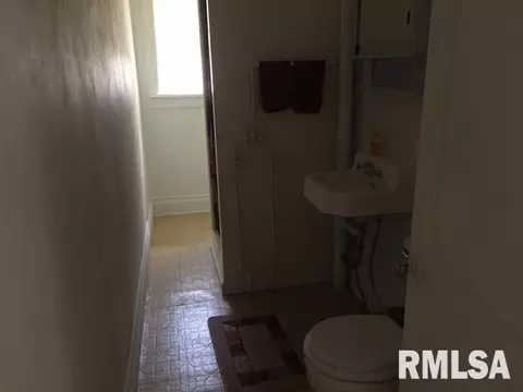149 E Oak St, Canton, IL 61520 photo 21