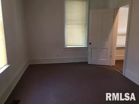 149 E Oak St, Canton, IL 61520 photo 18