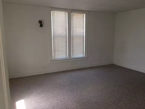 149 E Oak St, Canton, IL 61520 photo 19