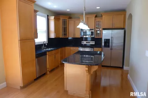 11612 N Dunmore Dr, Dunlap, IL 61525 photo 2