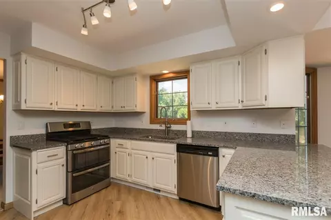 308 Broken Lance Ct, Dunlap, IL 61525 photo 6