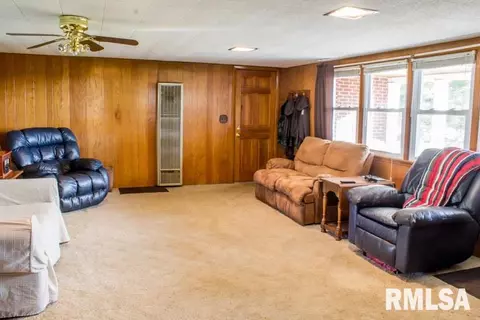 411 E Front St, Roanoke, IL 61561 photo 5