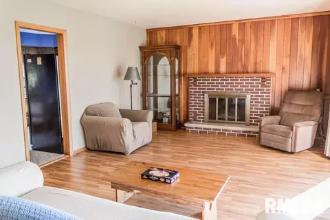 411 E Front St, Roanoke, IL 61561 photo 11