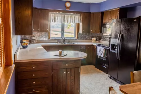 411 E Front St, Roanoke, IL 61561 photo 8