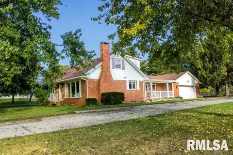 411 E Front St, Roanoke, IL 61561 photo 1