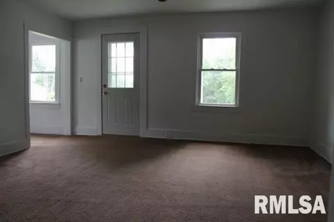 208 S Creamery St, Eureka, IL 61530 photo 8