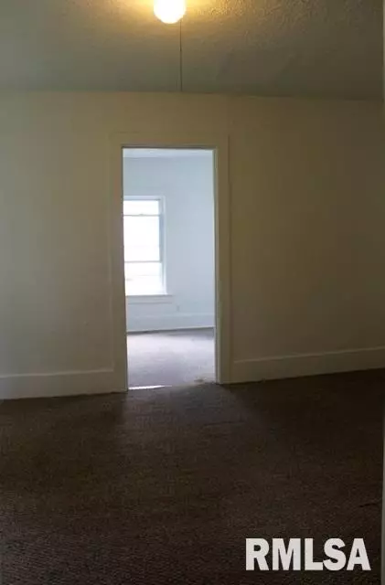 208 S Creamery St, Eureka, IL 61530 photo 12