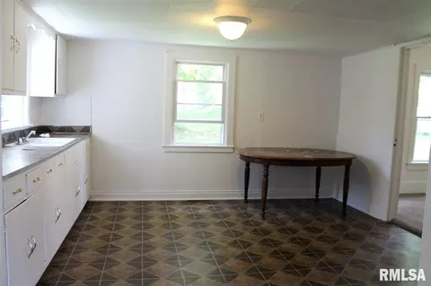 208 S Creamery St, Eureka, IL 61530 photo 3