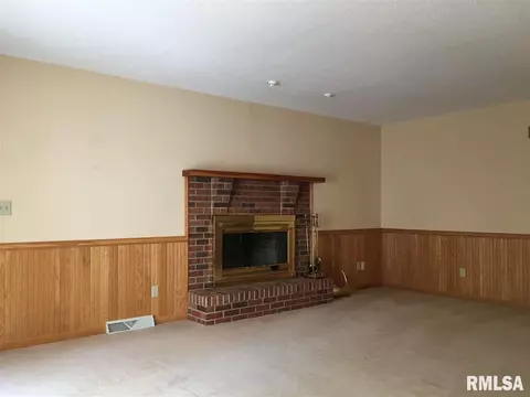 36 Elmo Dr, Macomb, IL 61455 photo 11