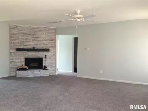 1806 Riverview Dr, Macomb, IL 61455 photo 4