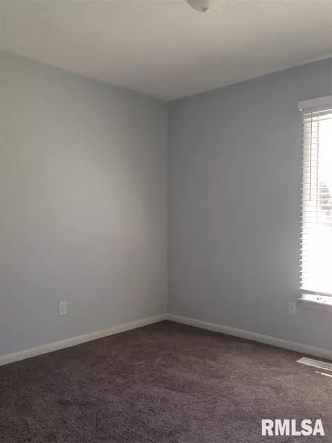 1806 Riverview Dr, Macomb, IL 61455 photo 12
