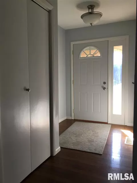 1806 Riverview Dr, Macomb, IL 61455 photo 2