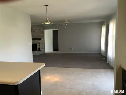1806 Riverview Dr, Macomb, IL 61455 photo 6