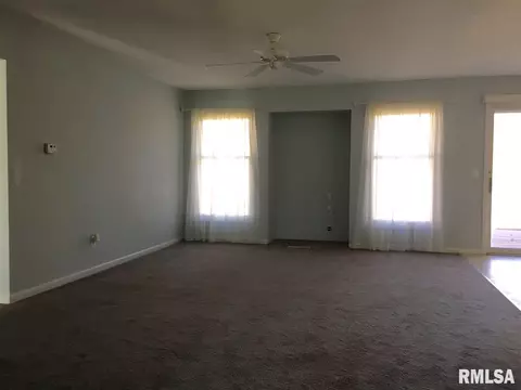 1806 Riverview Dr, Macomb, IL 61455 photo 3