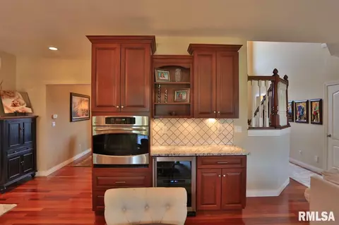 705 S Sara Ct, Dunlap, IL 61525 photo 8