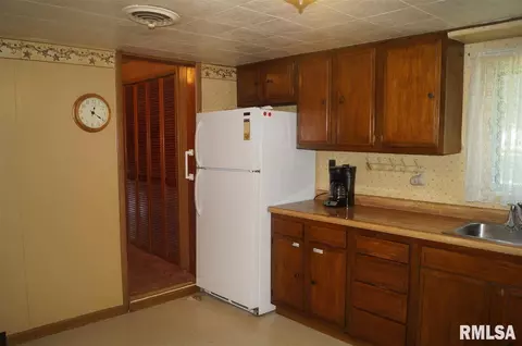 321 W Division St, Norris, IL 61553 photo 5