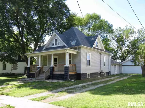 422 E Walnut St, Washburn, IL 61570 photo 1