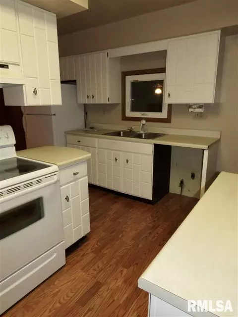 422 E Walnut St, Washburn, IL 61570 photo 6