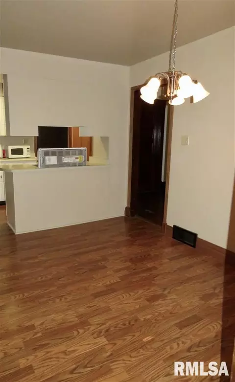 422 E Walnut St, Washburn, IL 61570 photo 11