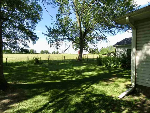 422 E Walnut St, Washburn, IL 61570 photo 14