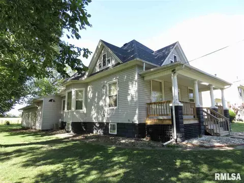 422 E Walnut St, Washburn, IL 61570 photo 3