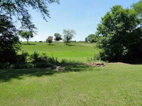 352 Mcgrew Dr, Avon, IL 61415 photo 4
