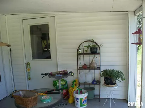 207 Quail Walk Rd, Macomb, IL 61455 photo 3