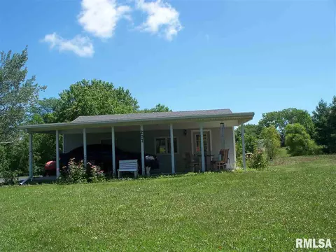 207 Quail Walk Rd, Macomb, IL 61455 photo 2
